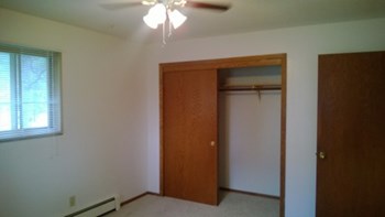 201 West 5th Street 1-2 Beds Apartment for Rent - Photo Gallery 4